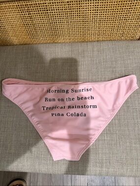 Wildfox Pink “Morning sunrise run on the beach bikini bottom s M